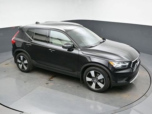 Used 2020 Volvo XC40 T5 Momentum w/ Protection Package Premier image 17