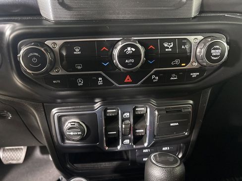 Used 2022 Jeep Wrangler Unlimited Sport image 17