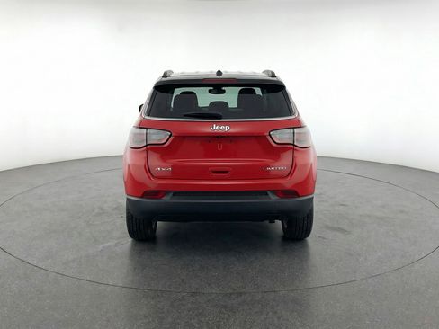 Used 2025 Jeep Compass Latitude image 7