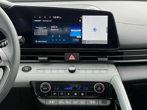 New 2025 Hyundai Elantra Limited FWD image 19