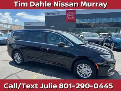 Used 2026 Chrysler Pacifica Select