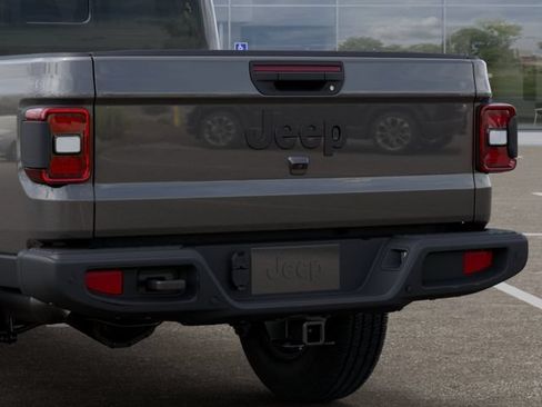 Used 2025 Jeep Gladiator Sport AWD/4WD image 13