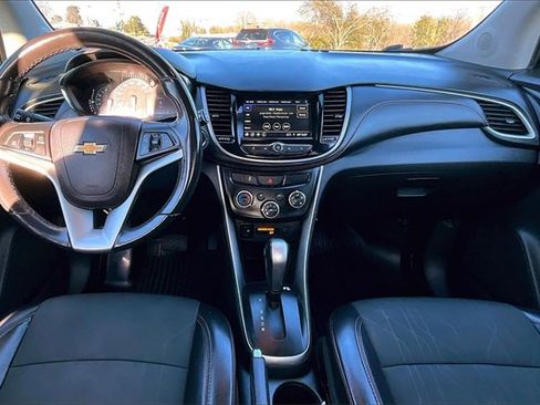 Used 2019 Chevrolet Trax LT w/ LT Convenience Package image 18