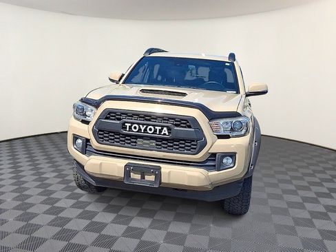 Used 2018 Toyota Tacoma TRD Sport RWD image 3