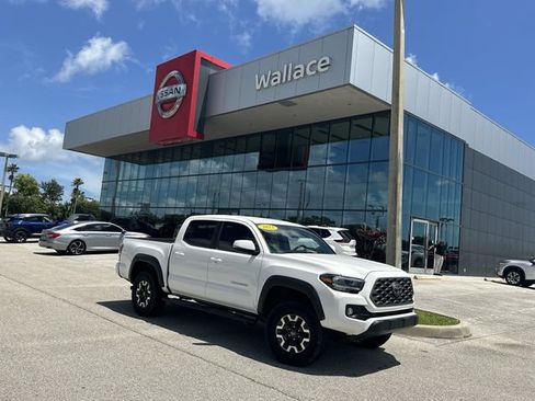 Used 2023 Toyota Tacoma TRD Off-Road w/ Advanced Technology Package AWD/4WD image 1