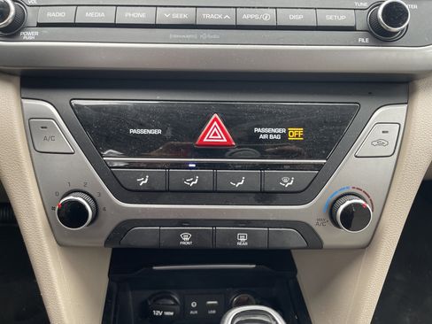 Used 2018 Hyundai Elantra SEL image 11