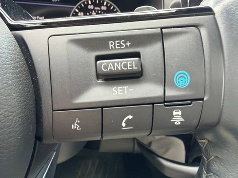Used 2024 Nissan Pathfinder SL w/ SL Premium Package FWD image 37