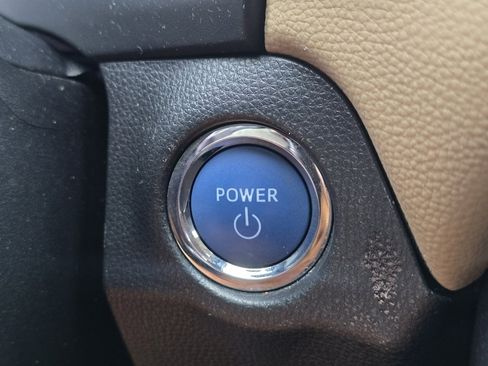 Used 2020 Toyota RAV4 Limited image 27