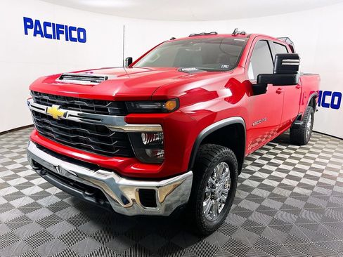 Used 2024 Chevrolet Silverado 2500 LT w/ Snow Plow Prep/Camper Package image 4