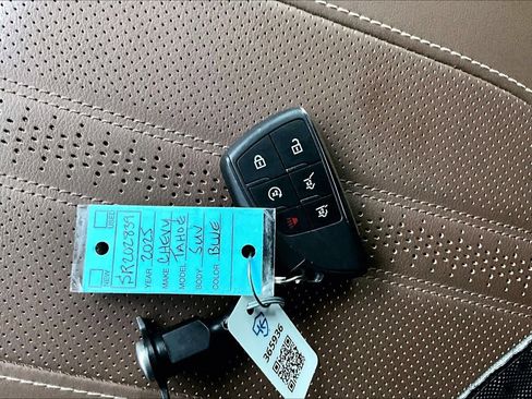 Used 2025 Chevrolet Tahoe High Country AWD/4WD image 15