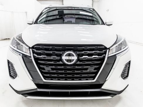 Used 2023 Nissan Kicks SV FWD image 9