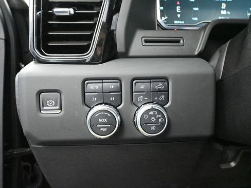 Used 2025 GMC Sierra 3500 AT4 image 39