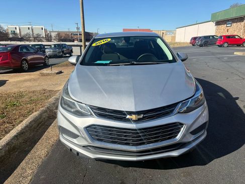 Used 2016 Chevrolet Cruze LT w/ Convenience Package image 2