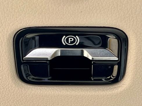 Certified 2026 Mercedes-Benz C 300 4MATIC Sedan image 36