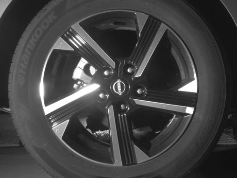 Used 2025 Nissan Sentra SV FWD image 18