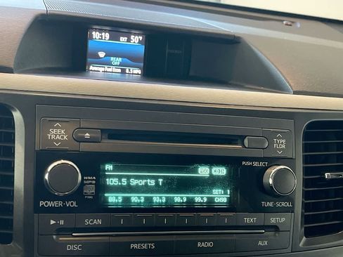 Used 2012 Toyota Sienna SE image 16