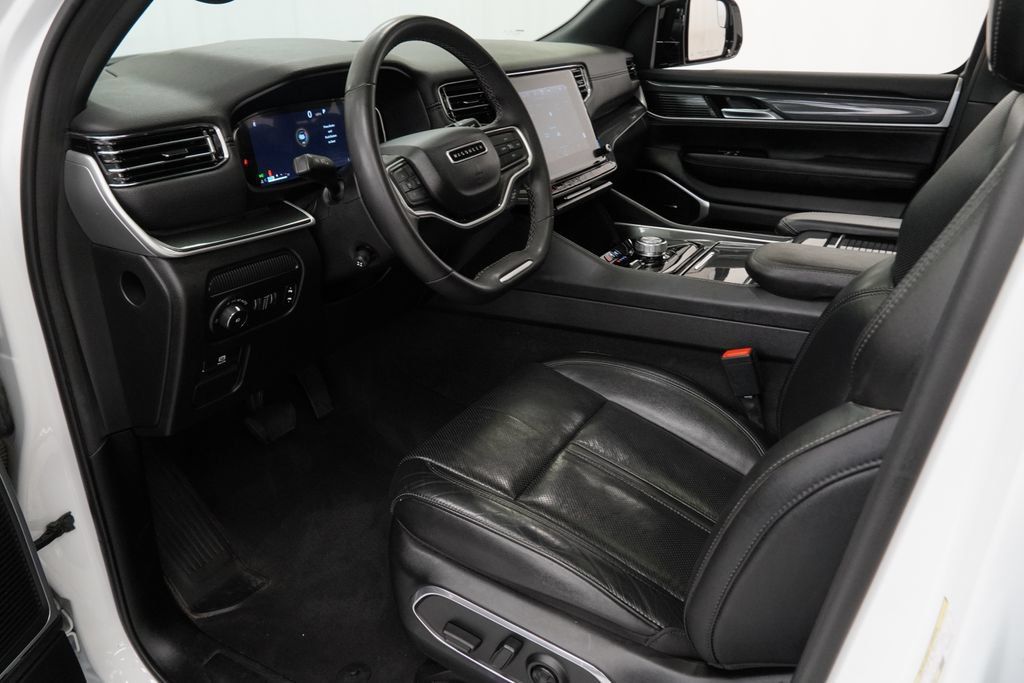 Used 2023 Jeep Wagoneer 4WD w/ Premium Group I image 10