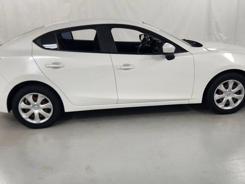 Used 2017 MAZDA MAZDA3 Sport FWD image 2