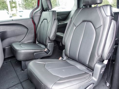 New 2026 Chrysler Pacifica Select image 21