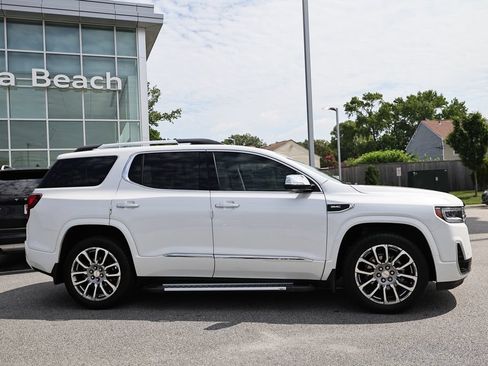Used 2023 GMC Acadia Denali w/ Denali Technology Package FWD image 4