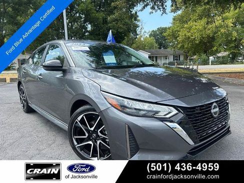 Used 2025 Nissan Sentra SR FWD image 1