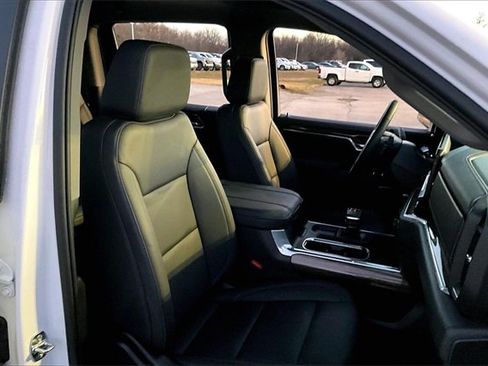 Used 2025 Chevrolet Silverado 1500 LT Trail Boss w/ Convenience Package II image 30