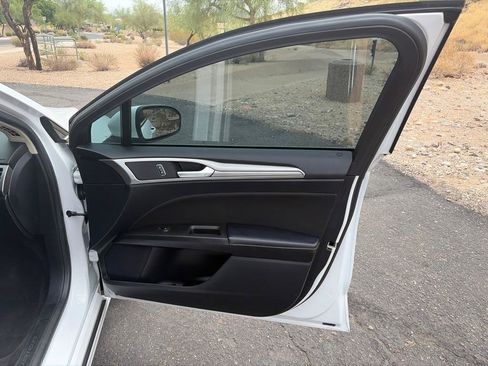 Used 2018 Ford Fusion SE w/ Fusion SE Technology Package FWD image 24