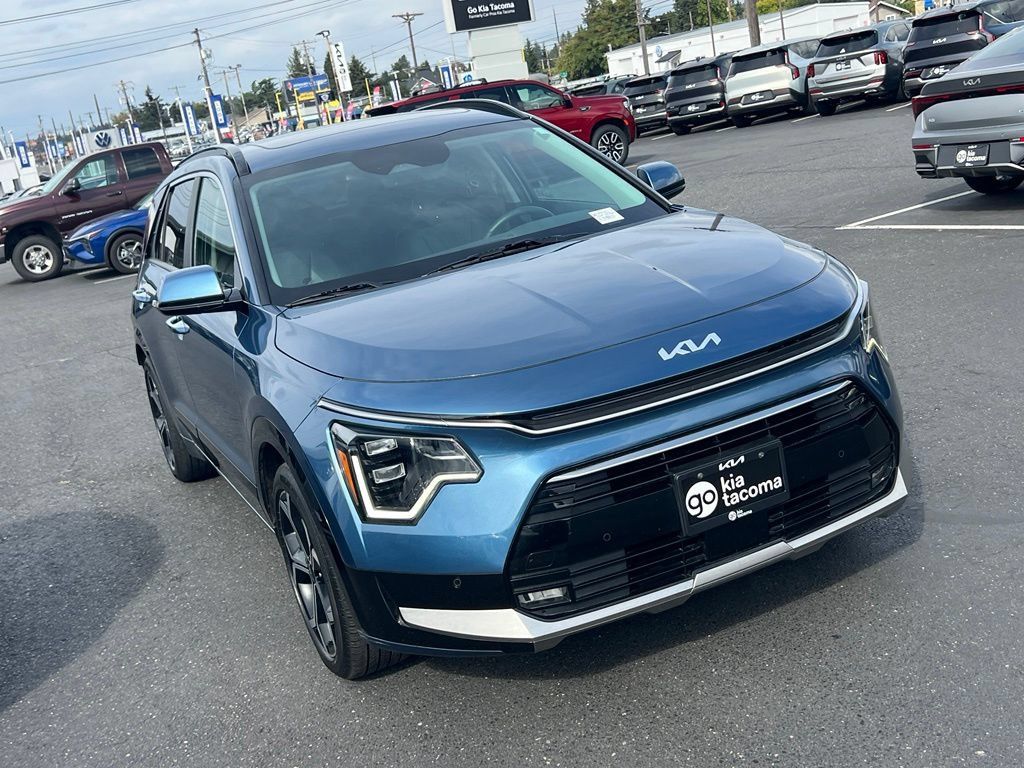 Used 2023 Kia Niro SX Touring FWD image 7