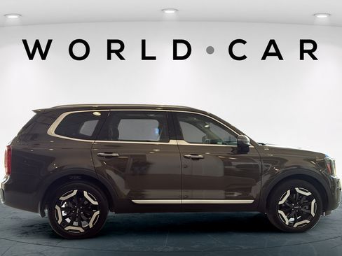 Certified 2025 Kia Telluride S FWD image 15
