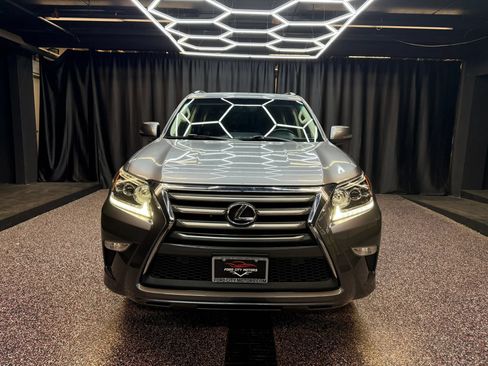 Used 2017 Lexus GX 460 w/ Navigation Package AWD/4WD image 3
