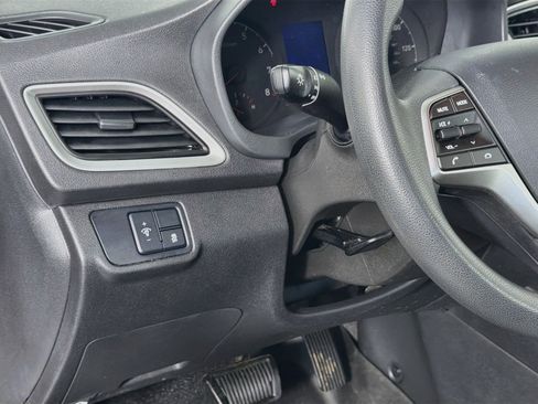 Used 2022 Hyundai Accent SE FWD image 16