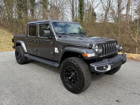 Used 2025 Jeep Gladiator Sport image 4
