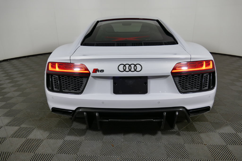 Used 2017 Audi R8 V10 w/ Carbon Exterior Package AWD/4WD image 9