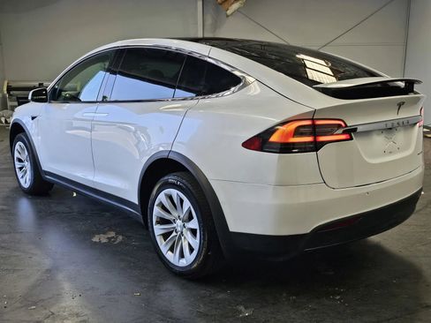 Used 2019 Tesla Model X AWD/4WD image 2
