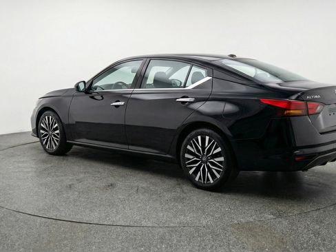 Used 2025 Nissan Altima 2.5 SV image 6