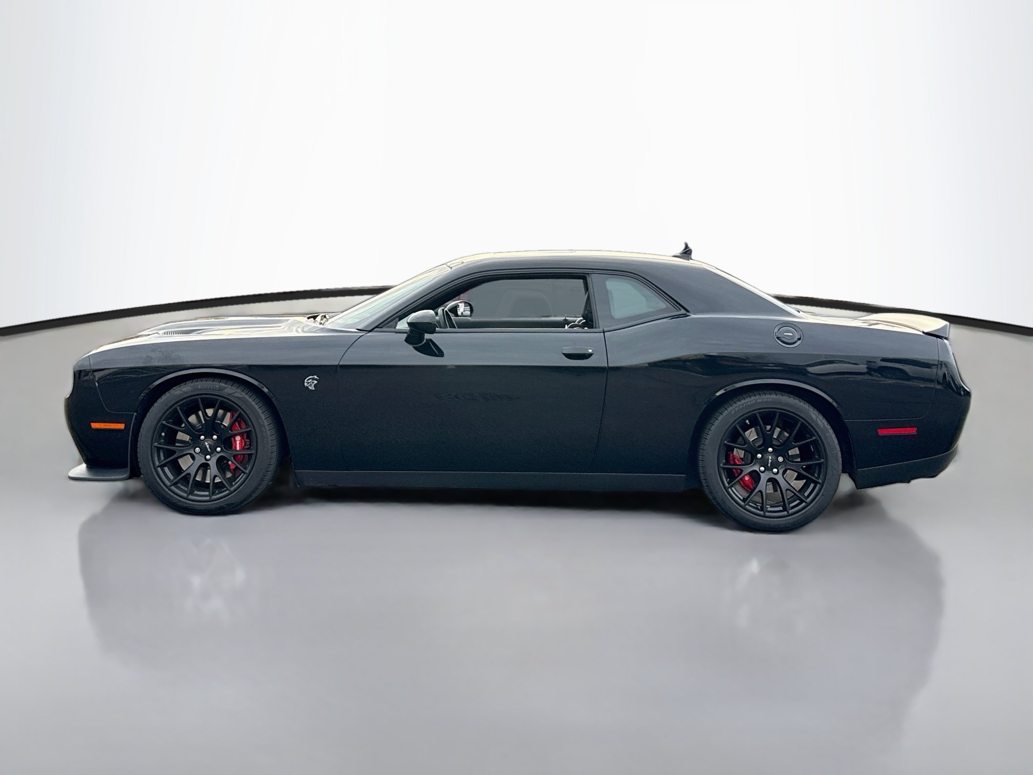 Used 2016 Dodge Challenger SRT Hellcat RWD image 4
