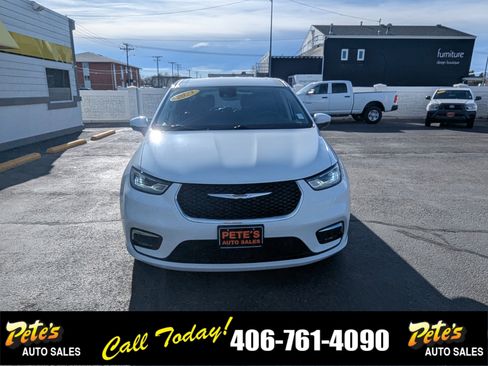 Used 2023 Chrysler Pacifica Touring-L image 7