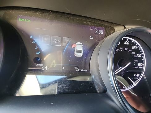 Used 2019 Toyota Camry XLE image 14