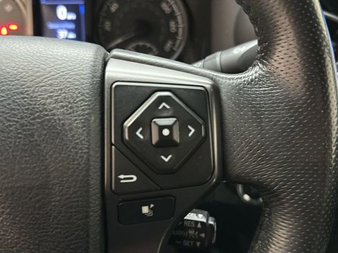Used 2019 Toyota Tacoma TRD Off-Road w/ Technology Package AWD/4WD image 26