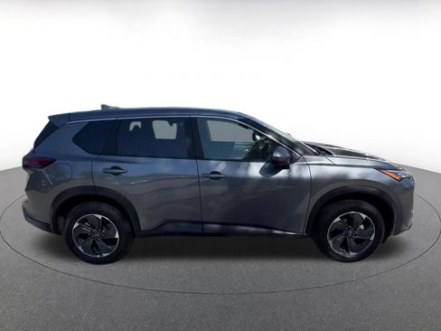 Used 2025 Nissan Rogue SV FWD image 16