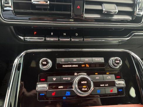 Used 2023 Lincoln Navigator Reserve RWD image 10