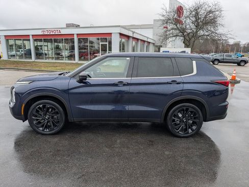 Used 2022 Mitsubishi Outlander SE AWD/4WD image 2