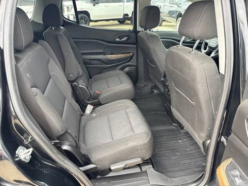 Used 2022 GMC Acadia SLE w/ Driver Convenience Package FWD image 25