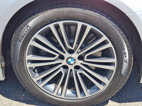 Used 2019 BMW 530i xDrive w/ Convenience Package AWD/4WD image 9