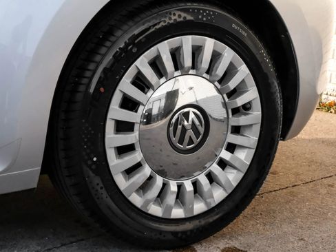 Used 2015 Volkswagen Beetle 1.8T image 40