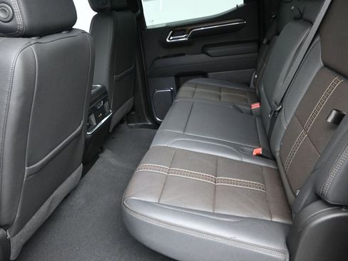 Used 2024 Chevrolet Silverado 1500 High Country image 11