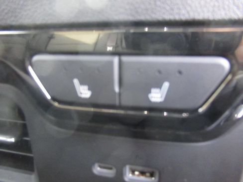 Used 2024 Chevrolet Silverado 1500 ZR2 w/ Technology Package image 15