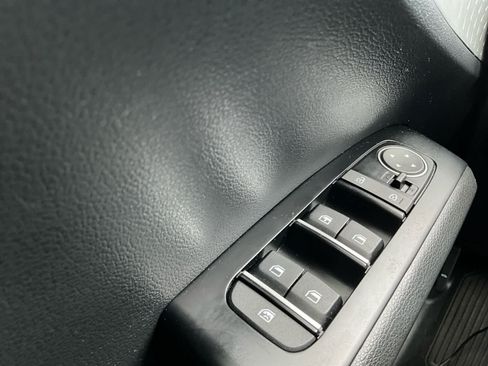 Used 2024 Kia Soul LX FWD image 16