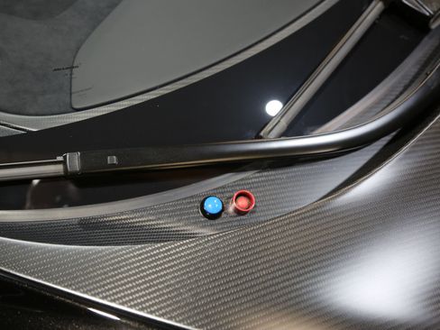 Used 2020 McLaren Senna image 30