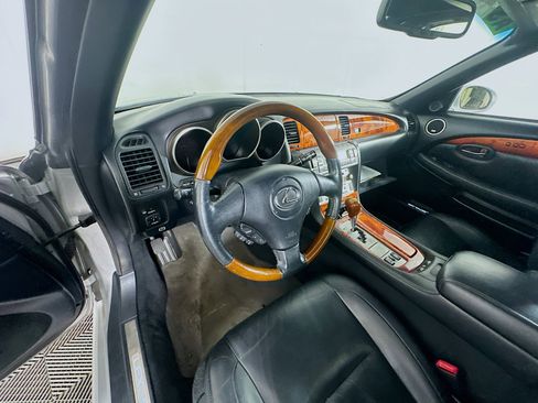 Used 2006 Lexus SC 430 Convertible RWD image 18